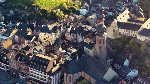 Aerial view around the old town of the city Cochem 库存影片 336389876