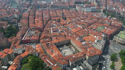 Aerial view around old town of the city Bilbao in Spain Vidéo 336913007