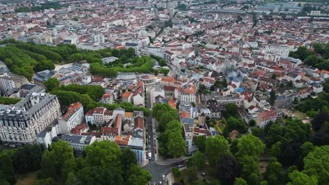 Aerial view around the old town of the city Vichy in France 库存影片 336997652