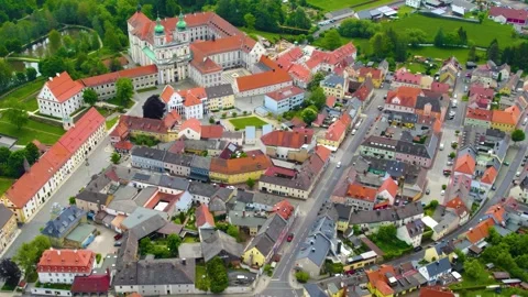 Aerial view around the old town of the city Waldsassen in Germany Vídeos de archivo 337514162