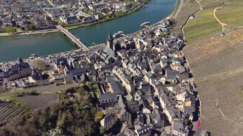 Aerial view around the old town of the city Bernkastel-Kues Video stock 339793503