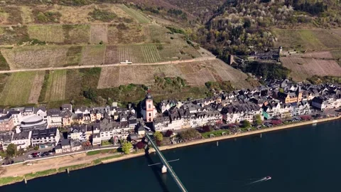 Aerial view around the old town of the city Zell an der Mosel Видео 339797525