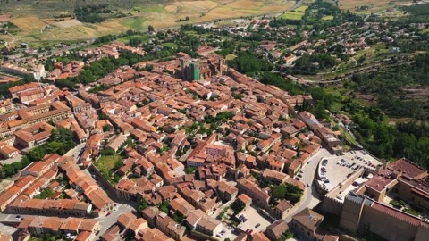 Aerial view around the old town of the city Siguenza Vidéo 341802609