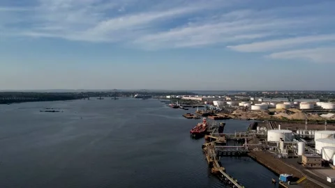 Aerial view of the Arthur Kill between NJ and Staten Island Stock Footage 202293223