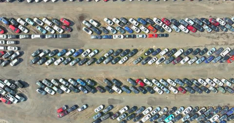 Aerial view of auto auction many used car lot parked distributed in a parking. Vídeo Stock 162692467