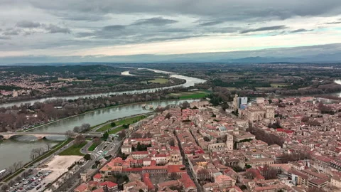 Aerial view of Avignon under a dramatic cloudy canopy. Vidéo 250917104