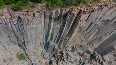 Aerial view of basalt columnar jointing rock formations at Mashan Stone Forest Vídeo Stock 345630119