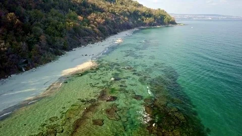 Aerial view of beach and green water Video stock 111975486