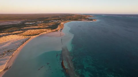 Aerial view of beach and wind turbines, Australia. Vidéo 300979096