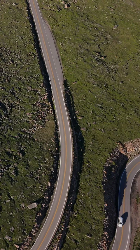 Aerial View of Beartooth Highway Winding Through Green Mountain Terrain Montana. Vídeo Stock 342587070