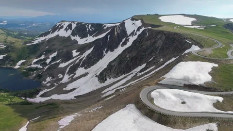 Aerial view of the Beartooth Scenic Highway in Montana and Wyoming Vídeo Stock 267128245