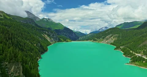 Aerial view of a beautiful Lai da Marmorera reservoir lake with turquoise water Video stock 311370070