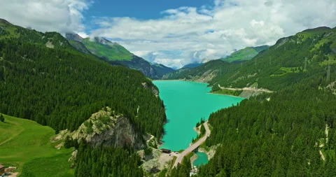 Aerial view of a beautiful Lai da Marmorera reservoir lake with turquoise water Video stock 311383829