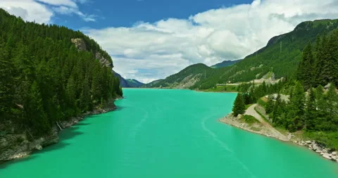 Aerial view of a beautiful Lai da Marmorera reservoir lake with turquoise water Video stock 311388937