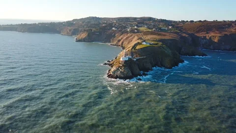 Aerial view of beautiful lighthouse on a cliff in Howth, Ireland 스톡 동영상 87784057