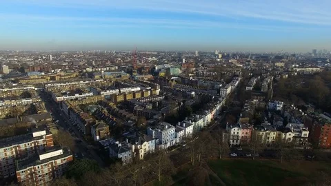 Aerial view of beautiful park and London city 動画素材 83146904