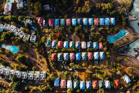 Aerial view of beautiful tropical beach front hotel resort with swimming pool Foto stock