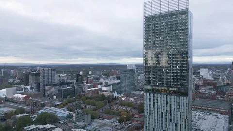 Aerial view of the Beetham Tower, Manchester, England Vidéo 257555040