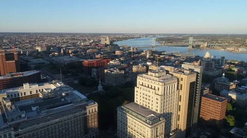 Aerial View of Ben Franklin Bridge Philadelphia Видео 80796454