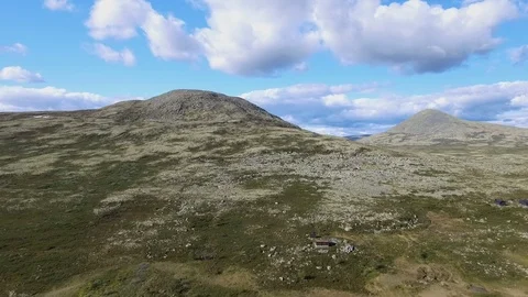 Aerial view between stony mountains in the national park in Norway in Vidéo 112133629