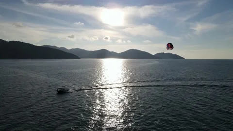 Aerial view a boats pull the paragliding at sea. Stock-Footage 169128934