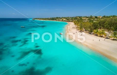 Aerial view of boats on tropical sea coast with sandy beach Stock Photos