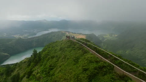 Aerial view of the Boca do Inferno viewpoint, featuring a narrow ridge path Stockbeeldmateriaal 335720314