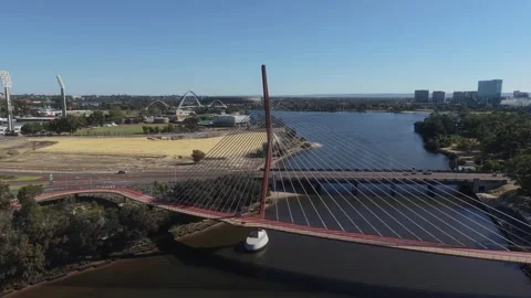 Aerial View Of Boorloo Bridge Over the Swan River and Heirisson Island Perth 库存影片 327559215
