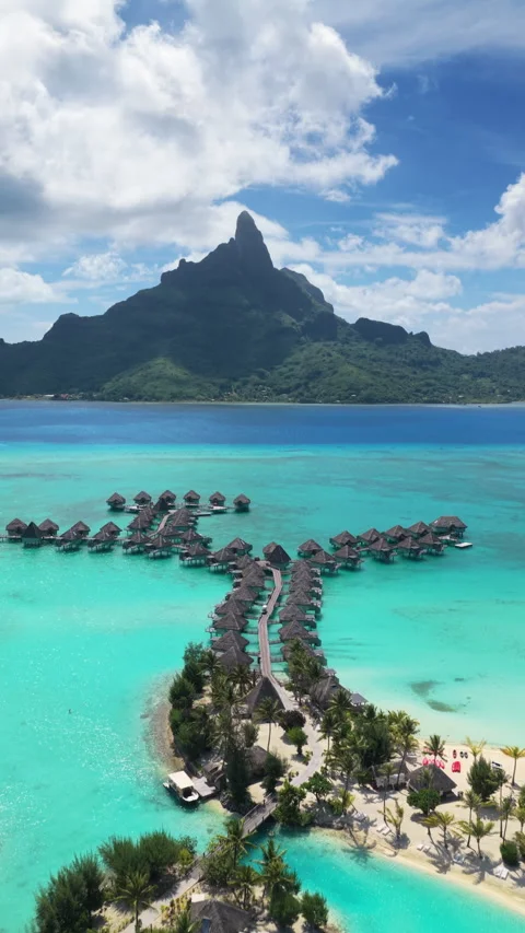 Aerial View of Bora Bora Overwater Bungalows and Mount Otemanu Lagoon. Vídeos de archivo 341993499