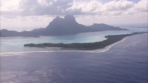 Aerial view Bora Bora Pacific Ocean French Polynesia 動画素材 80170252