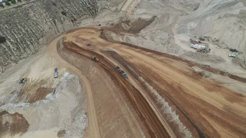 Aerial view Bottom Dump Trailer (aka Belly Dump or Clam Dump) Vídeo Stock 153808509