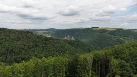 Aerial view of bourscheid castle and green luxembourg landscape Vidéo 337026276
