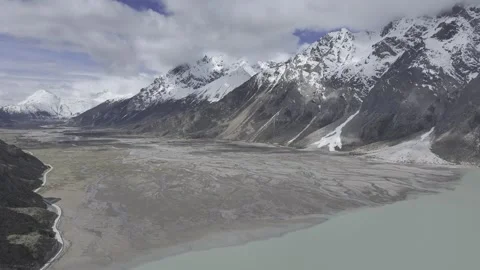 Aerial view of of braided river at the source of Ranwu Lake Tibet China 스톡 동영상 307471377