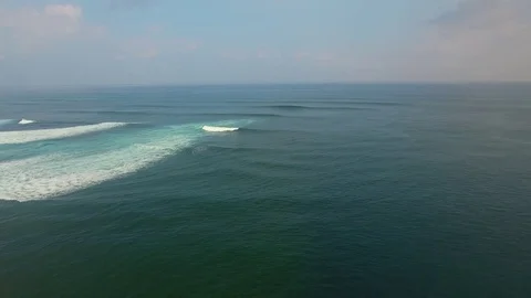 Aerial view of breaking Ocean Waves Video stock 76173015