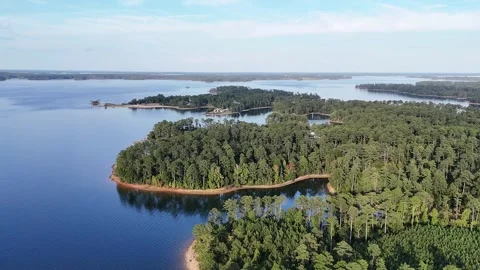 Aerial View of Bridge Over Clarks Hill Lake known as Strom Thurmond Reservoir 库存影片 336507369