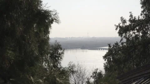 Aerial view to bridge over manmade lake pond in chinese garden park at Beij.. Vídeos de archivo 338330948