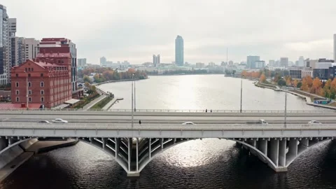 Aerial view of the bridge over the river in the city center Video stock 220757118