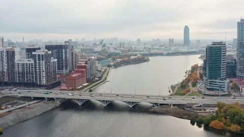 Aerial view of the bridge over the river in the city center Video stock 220757349