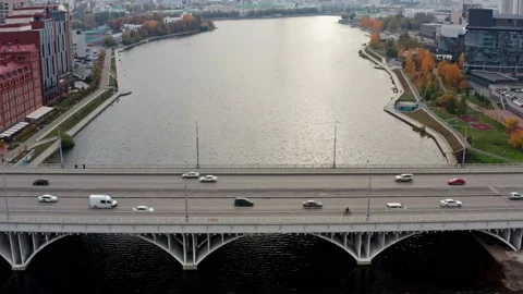 Aerial view of the bridge over the river in the city center Video stock 220757552