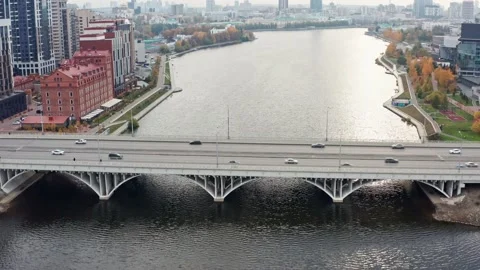Aerial view of the bridge over the river in the city center Video stock 220757947