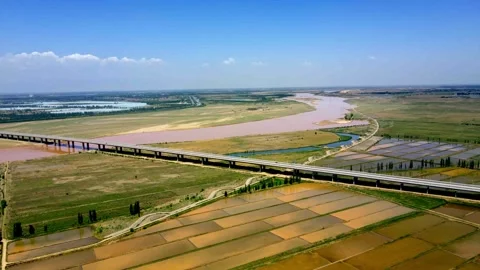 An aerial view of a bridge over the Yellow River 動画素材 293336632