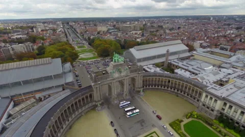 Aerial view Brussels, Parc du Cinquantenaire U shaped arcade, click for HD Vídeo Stock 43863174