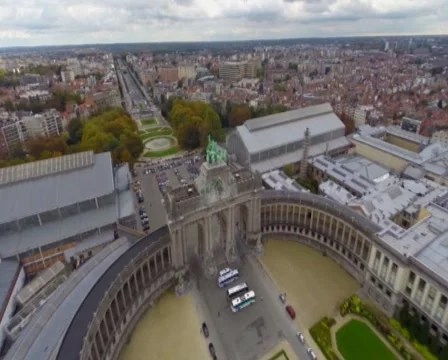 Aerial view Brussels, Parc du Cinquantenaire U shaped arcade, click for HD Vídeo Stock 43911049