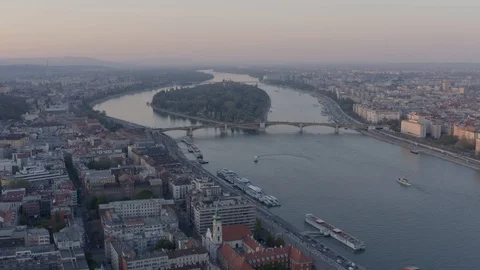 Aerial view of the Buda Castle and downtown Budapest - drone 4K Stock-Footage 112335662