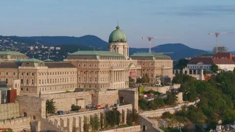 Aerial view of the Buda castle in Budapest. Video stock 250115920