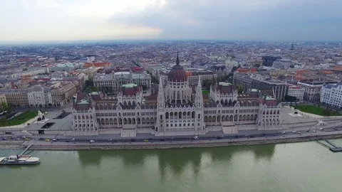 Aerial view of Budapest across Danube River 動画素材 73330880