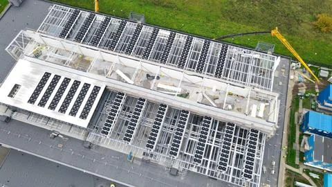 Aerial view building supercomputer data center with cooling fans Stockfoto's