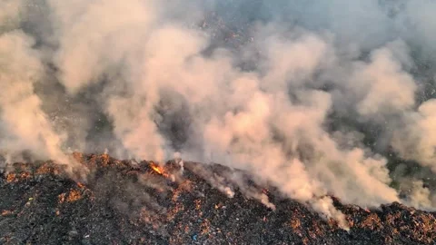 Aerial view of burning garbage dump pollution, landfill - nature destruction Vídeo Stock 346243449