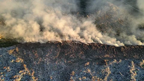 Aerial view of burning garbage dump pollution, landfill - nature destruction Vídeo Stock 346243610