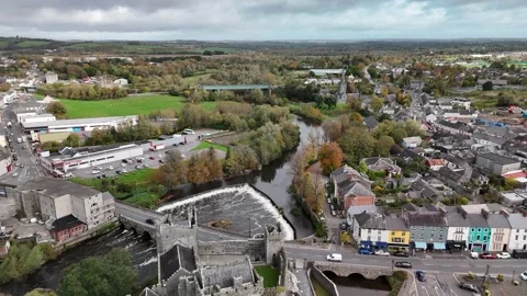 Aerial View of Cahir Castle in County Tipperary Ireland 4K Stockbeeldmateriaal 333926264